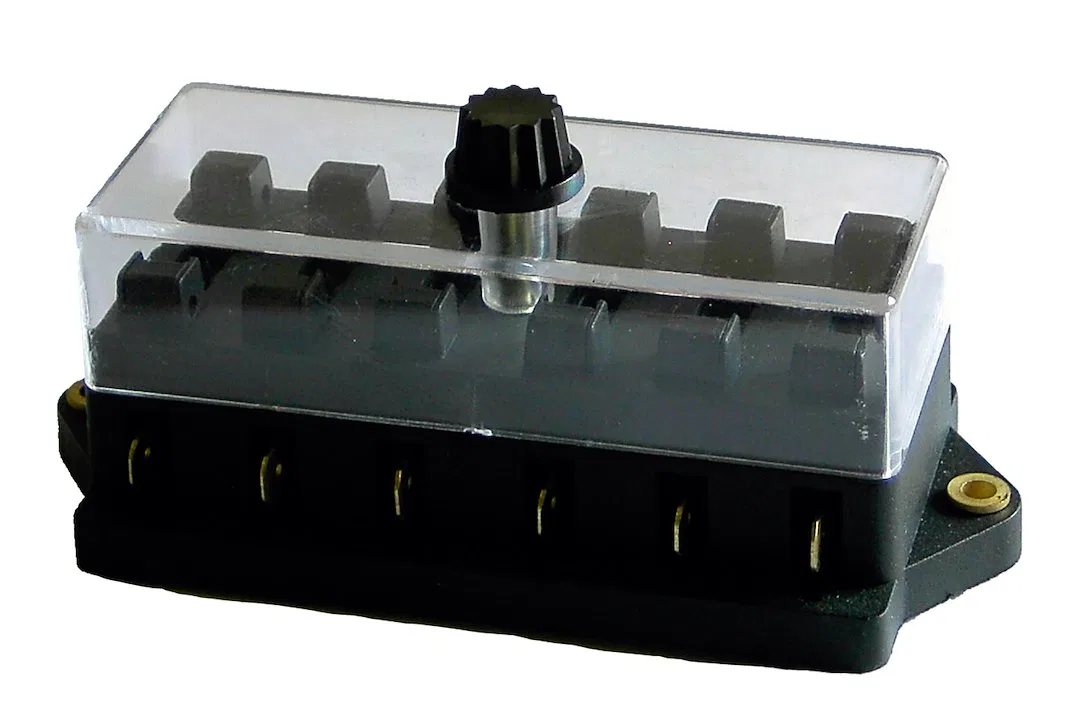 30111 – WIRTHCO Fuse Block, 12 Volt DC/ 30 Ampere Per Circuit Uses ATO/ ATC Blade